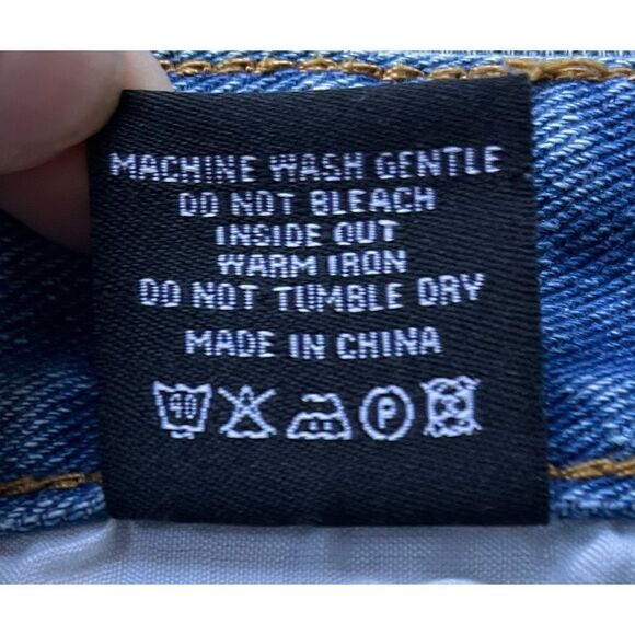 MOMOKROM High Waisted Distressed Raw Hem Mom Jean in Light Wash, Size 4 - Picture 13 of 16